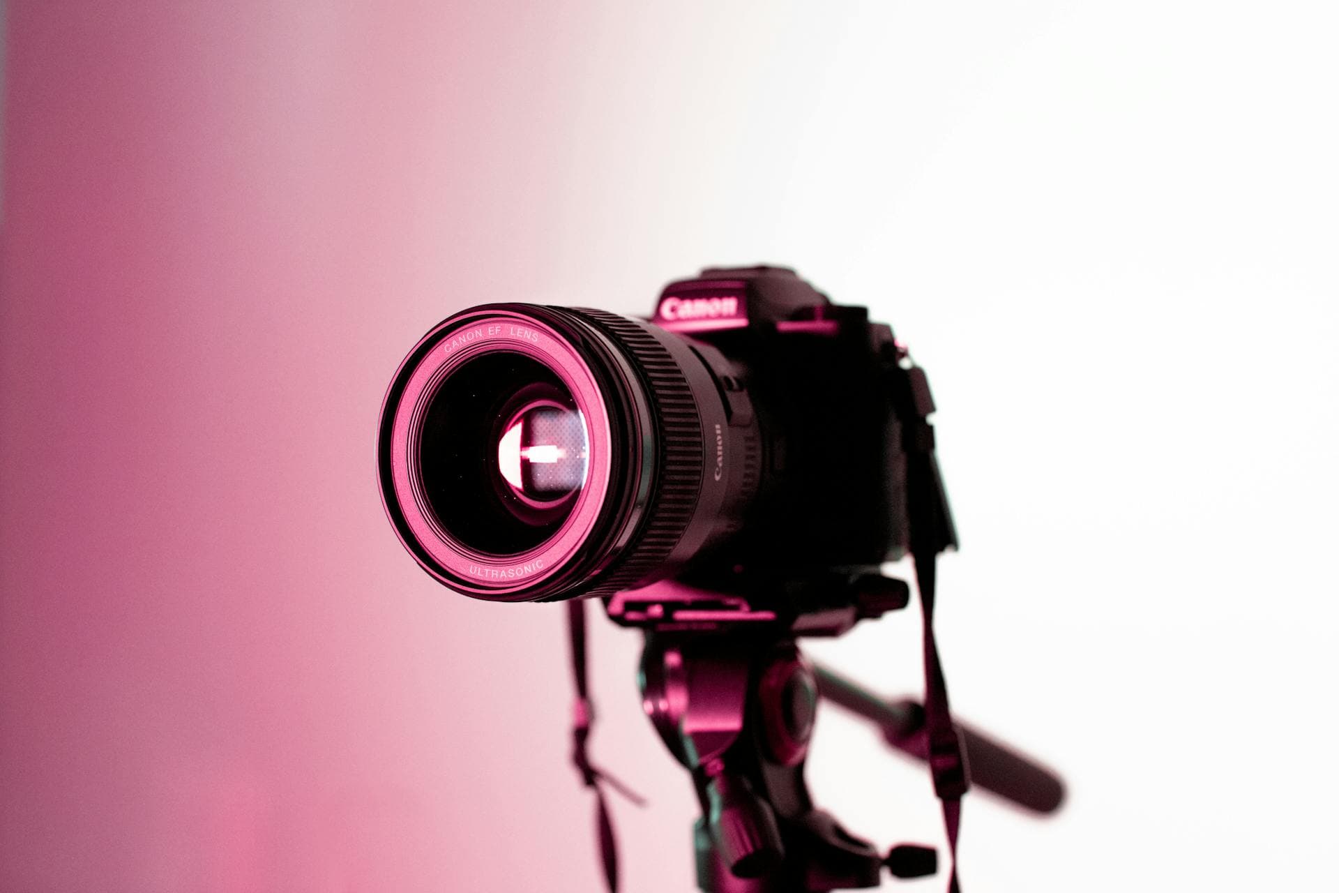 Drone vs DSLR: Which Is Better for Real Estate Photography in 2025?