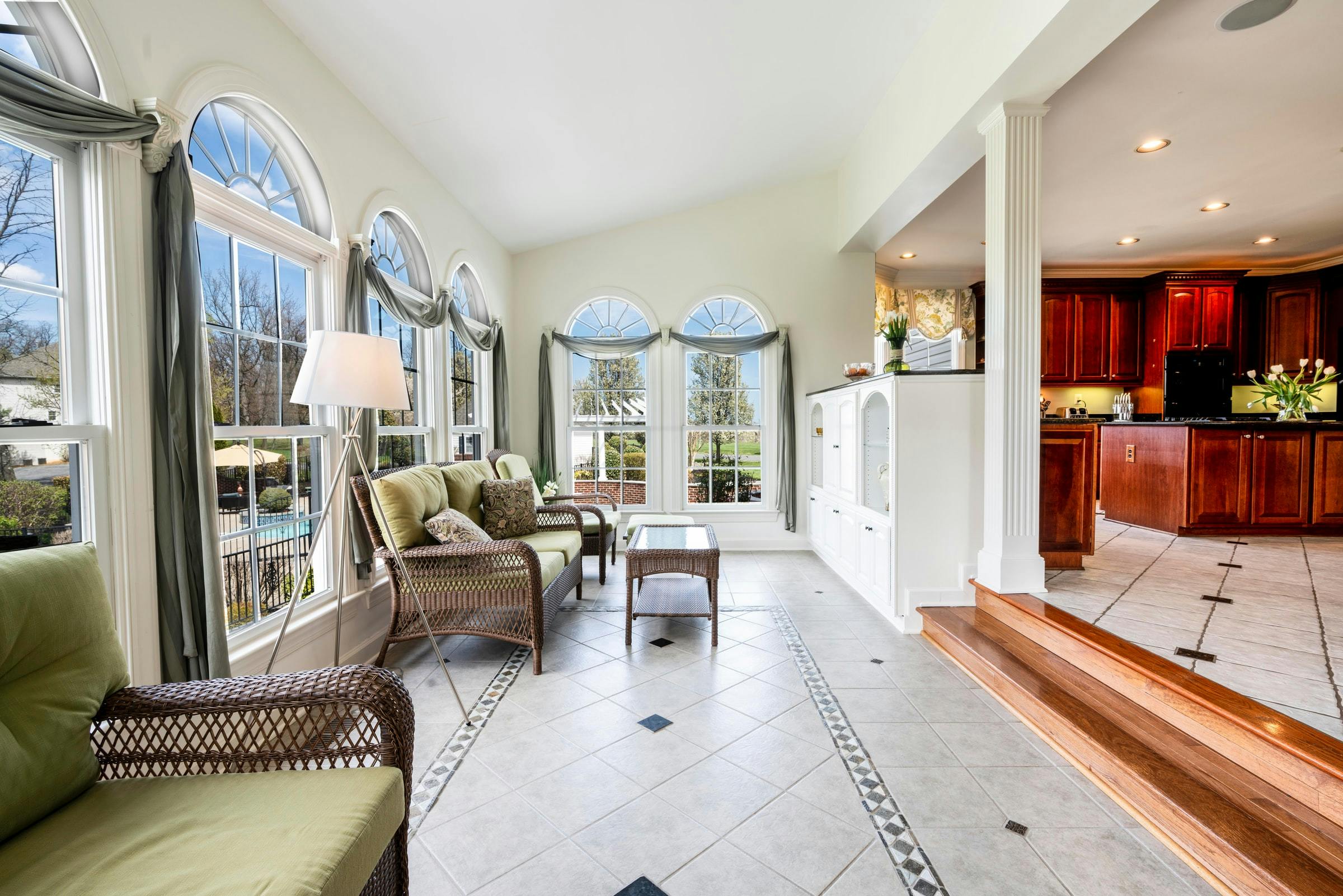 7 Pro Tips to Photograph Real Estate Interiors With Bright Windows